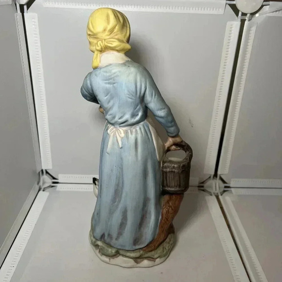 Vintage Homco Woman Farmer Chicken Eggs #1434 Bisque Porcelain Figurine - Picture 4 of 7